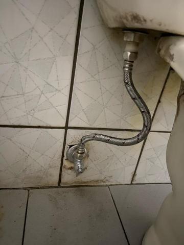 極簡水電維修行-五星卓越專家《於本平台暫停服務》 - 於本平台第十三單維修之一
進水凡爾及進水軟管更換換新