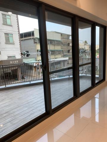 凱潔清潔有限公司 - 裝潢完的所有落地窗、窗戶玻璃細部清潔。