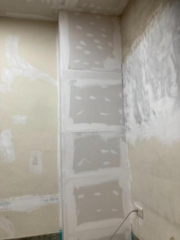 威振油漆工程 - 矽酸鈣接縫批土，舊有牆面整平