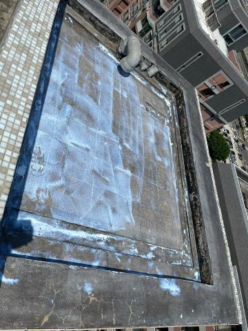 安室專業防水工程 - 電梯機房頂版嚴重滲水-外部施工-防水毯老化剔除+水性離子底漆施作