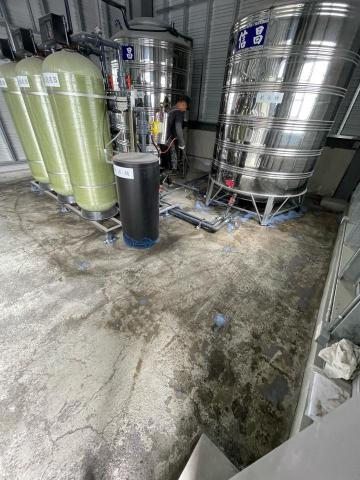 安室專業防水工程 - 機房地坪防水施作-工序：塗佈水性防水底漆