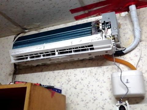 鴻展冷氣工程 - 客戶家中現場檢測機器