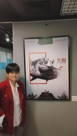 覃詩芸 - 高中時榮獲JUSD設計週第二名，展覽時拍攝的照片