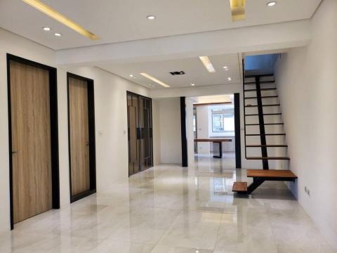 維林/澄境裝修設計 - 中古屋修大改造
屋齡:40年
屋況:樓板水泥剝落露鋼筋.漏水.實木地板腐朽.格局不良
