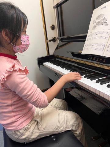 饒芳綺老師 - 小朋友學習鋼琴 饒芳綺老師 - 小朋友學習鋼琴