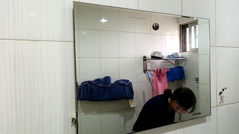 柯全泰 - 鏡子 - 平常端正儀態常常會用的到，所以光亮剔透的鏡面才是我們所要的清潔要求喔！