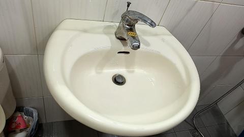 柯全泰 - 洗臉盆 - 清洗後不着痕跡光中透白。