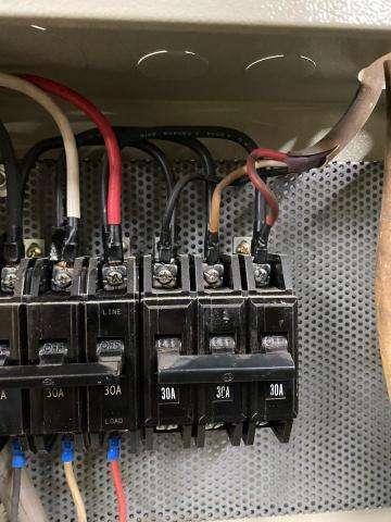 阿堯 - 士林無熔絲開關更換