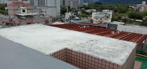 顏志邦-花蓮油漆/防水工程 - 清洗屋頂+鐵皮