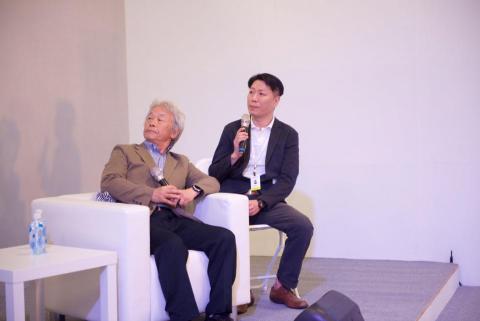 楊宗訓 - ART TAIPEI 2018 パネルトーク①
2018.10.26(FRI) 螺旋的軌跡 Moderator： 賴永興 Yun-Hsin LAI Speaker： 木戶修Osamu KIDO 東京藝術大學雕塑系教授 #日文翻譯 #日翻中 #逐步口譯
