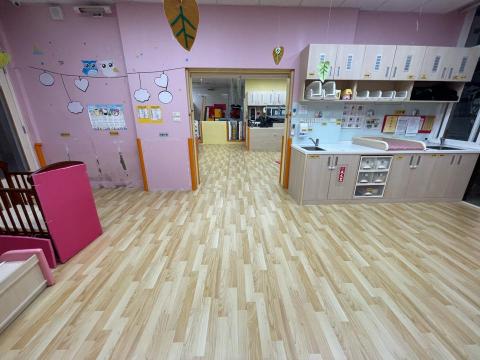 趙師傅 - 幼兒園-整件式滿鋪地板