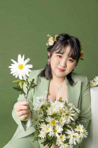 提供教師dcard服務的專家呂依依