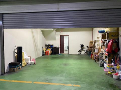 甄爺～甄幸福收納～ - 車庫整理後/左邊是要轉贈送/右邊收納