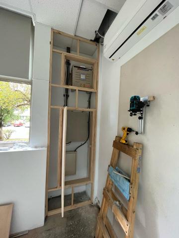 宸威室內裝潢工程 - 隱藏拍拍手門製作中