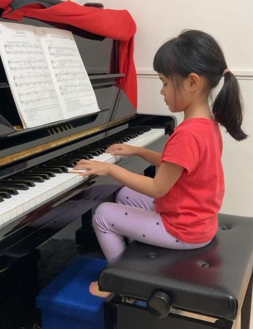 無到府/黃老師鋼琴大安工作室（近附中仁愛） - 5歲，琴齡半年。已考取英國皇家檢定