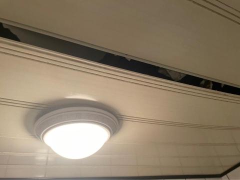 宸威室內裝潢工程 - 廁所天花脫落維修前