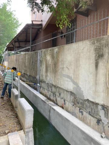 威振油漆工程 - 上防水底漆