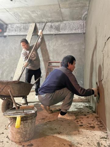 泥作阿漳 - 現場抹牆打底照