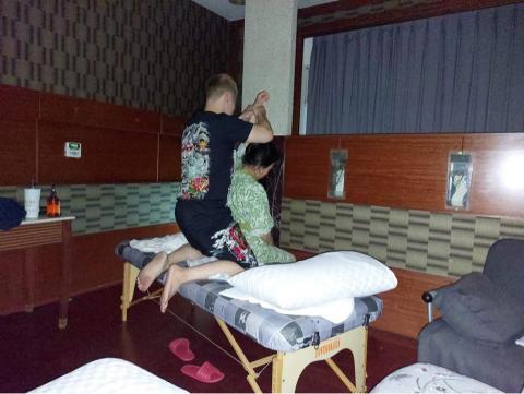 專業按摩調理師（到府服務and工作室） - 夫妻檔旅館