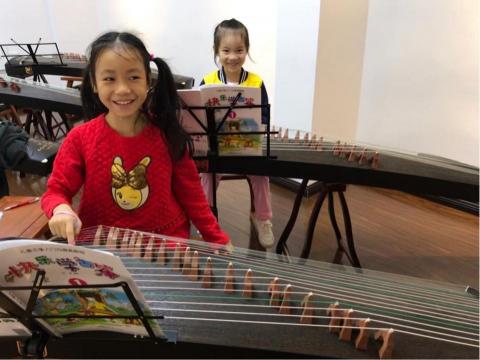 佳萱（古箏/鋼琴教學） - 