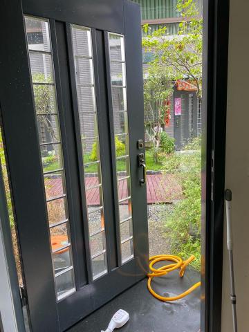 巧家潔家事家藝團隊 - 門窗清潔