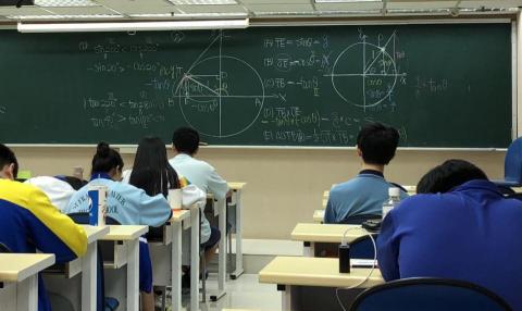 劉宗倫線上、實體數理家教 - 接觸多校學生之經驗