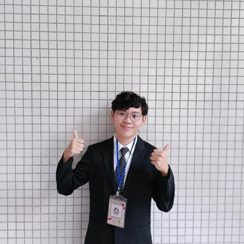 提供寫文服務的專家周鉦儒