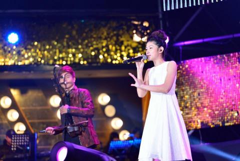 爪哥的二胡教室 - 爪哥在超級夜總會幫李千娜伴奏