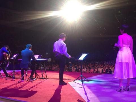 爪哥的二胡教室 - 登上台北小巨蛋與明星同台演出