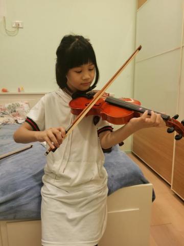 張嫚嫚 - 國小五年級