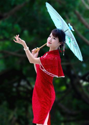 韓正誠 - "翹首凝望"攝於中正紀念堂。