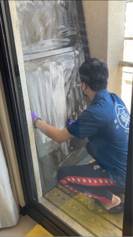 蟎の職人 - 認真在做陽台紗窗清潔的專員！