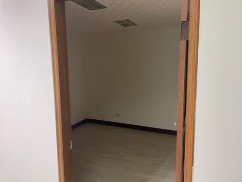 鶴昇工程有限公司 - 更換插座