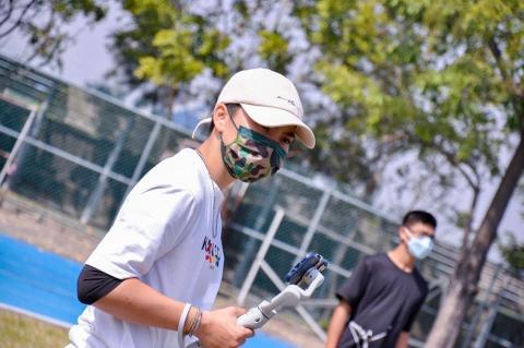 老黃/幼兒體能、直排輪、滑步車教練 - 以簡單輕巧的器材下去拍攝