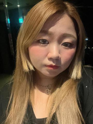 提供美髮剪刀服務的專家易忻緹