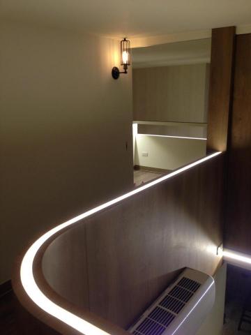 呂志傑 - 極簡但個性強烈的戲劇化夾層公共空間