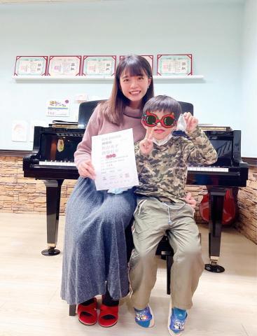 Lala Piano Studio - 恭喜!!!
寶貝學生豐豐參加亞洲盃國際音樂大賽獲得鋼琴演奏兒童一年級組第三名