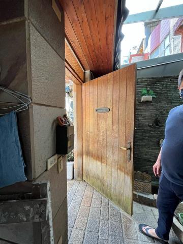 轅洲工程行 - 舊木門翻新