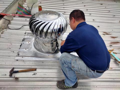 宏申工程行 - 安裝風扇