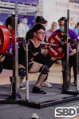 阿維 - 青年盃 有裝備深蹲230公斤
