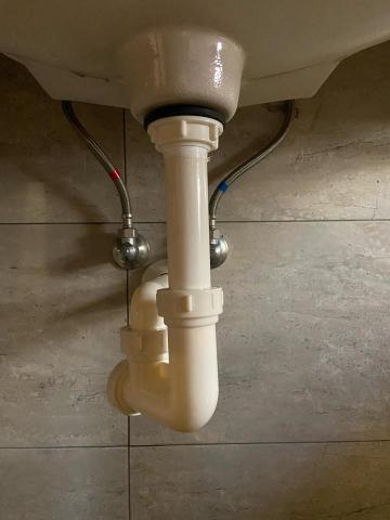 極簡水電維修行-五星卓越專家《於本平台暫停服務》 - 於本平台第二十一單維修
面盆排水部件進行更換換新