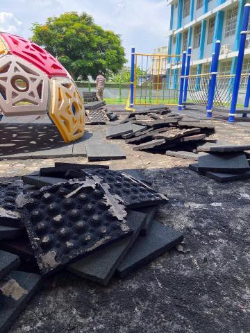 小周工程行 -  學校遊具設施 地墊拆除
