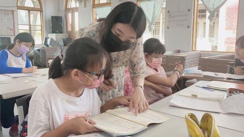 艾薇英文家教 - 清泉崗聖潔教會 志工老師