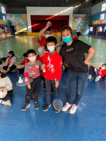 黃瀞瑩 黑大方工作室 - 羽球教學