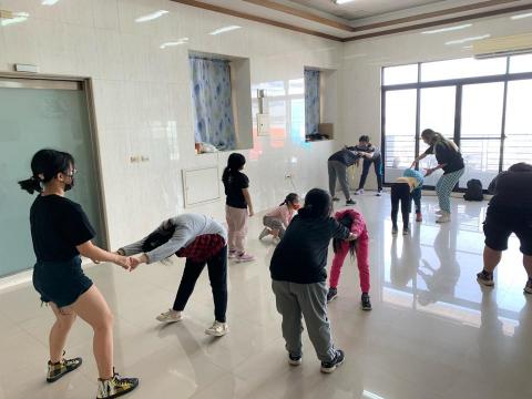 黃瀞瑩 黑大方工作室 - 有教室不怕尷尬。多年教學經驗