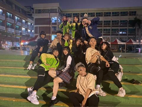 黃瀞瑩 黑大方工作室 -  學生畢業展演