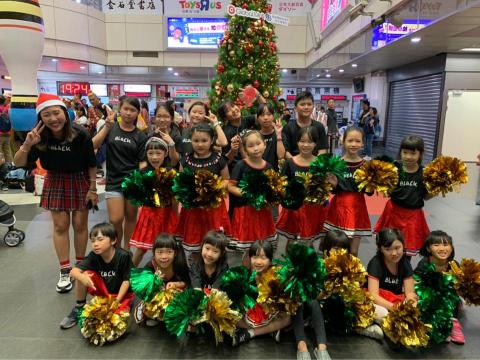 黃瀞瑩 黑大方工作室 - 高鐵耶誕送暖快閃