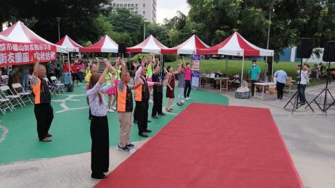 黃瀞瑩 黑大方工作室 - 主持帶動現場