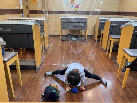 余老師（吉他、烏克麗麗專業教學） -  五歲的烏克麗麗小可愛