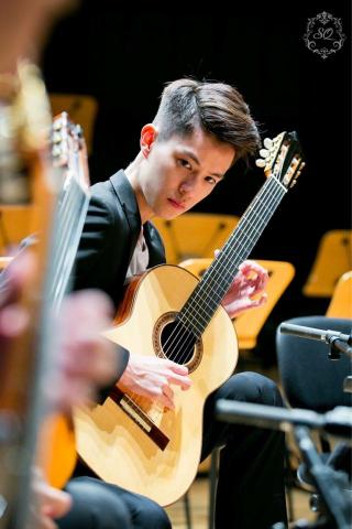 余老師（吉他、烏克麗麗專業教學） - 